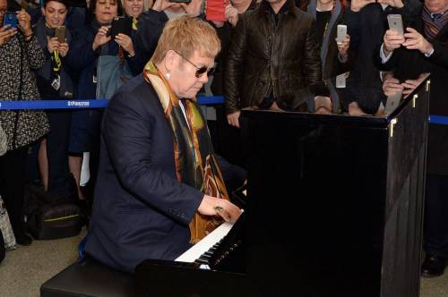 Sanremo, il ritorno di Elton John dopo il forfait del 1995