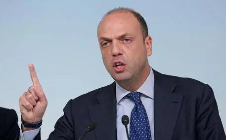Alfano concede la cittadinanza pure a chi non parla italiano