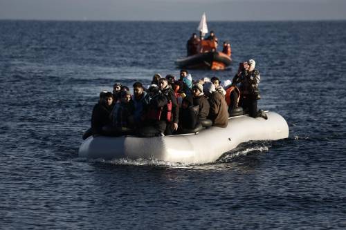 Ue, ultimatum alla Grecia: ha tre mesi per fermare i migranti