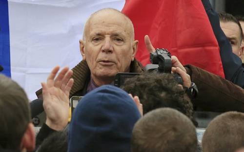 Francia, cresce il malcontento: l'esercito guarda all'estrema destra