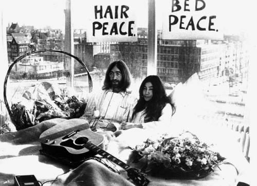 John Lennon: all'asta una ciocca di capelli