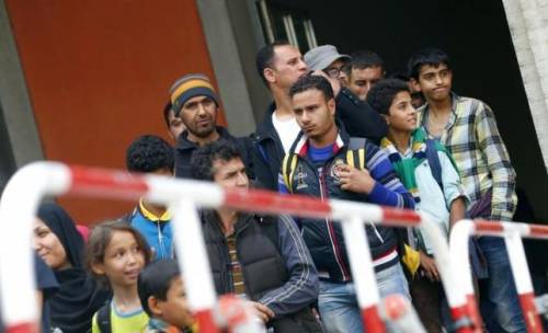 Germania, è record di spesa per i migranti: 23 miliardi per l'integrazione