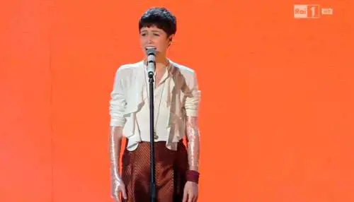 Sanremo 2016, Chiara Dello Iacovo fasciata nel cellophane