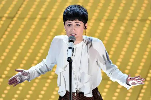 Chiara Dello Iacovo avvolta nel cellophane