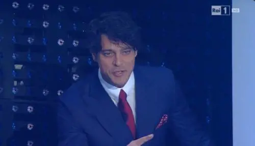 Sanremo 2016, Gabriel Garko fa i capricci e non scende dalle scale