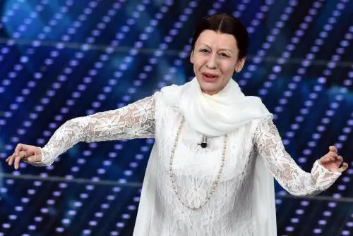 Virginia Raffaele imita Carla Fracci tra eleganza e... parolaccia