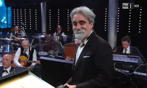 Beppe Vessicchio da Fazio ironizza: "Con la De Filippi Sanremo è un po' un presepe"