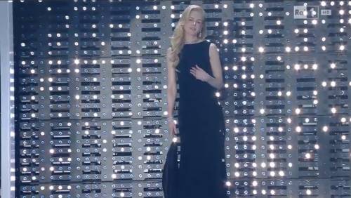 Sanremo 2016, Nicole Kidman: "Carlo, vieni a prendermi per favore"