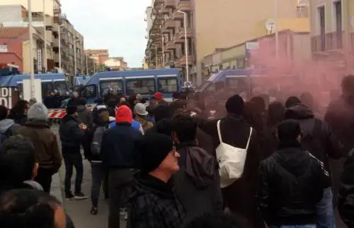 Salvini contestato a Cagliari