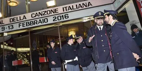Festival di Sanremo, egiziano tenta di forzare l'ingresso del teatro Ariston