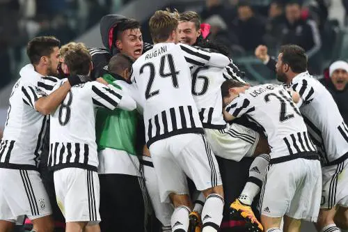 Napoli sorpassato. La Juve lo punisce all'ultimo assalto