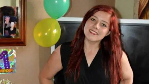 Va a trovare l'amica in ospedale e la picchia