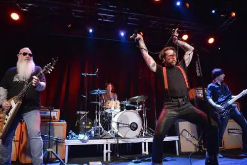 Gli Eagles of Death Metal tornano a Parigi