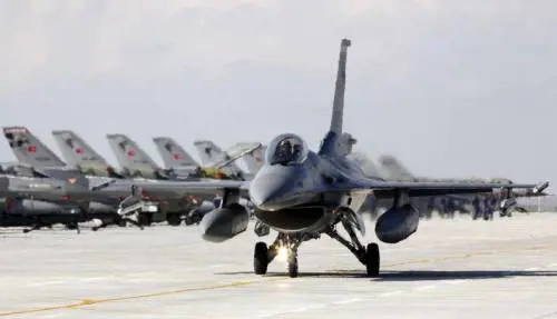 Alta tensione in Grecia: jet turchi affiancano l'elicottero di Tsipras