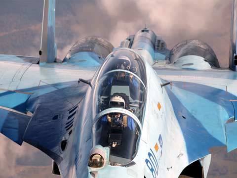 Tensione nei cieli del Mar Nero: caccia russo intercetta drone Usa