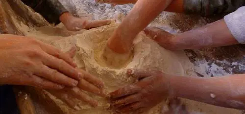 Dgnità nell’uomo anche solo con “pane e acqua”