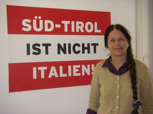 Eva Klotz ci prende in giro: "Restituirò il vitalizio all'Italia quando il Sudtirolo sarà libero"