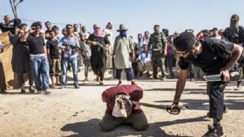 Isis decapita 15enne: sul cellulare aveva canzoni e foto "oscene"