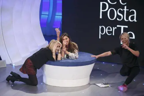 La Littizzetto scherza sul seno di Belen: ecco la reazione della showgirl