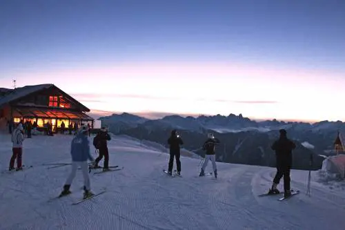 Alba con vista sulle Dolomiti dalla baita Passo Feudo