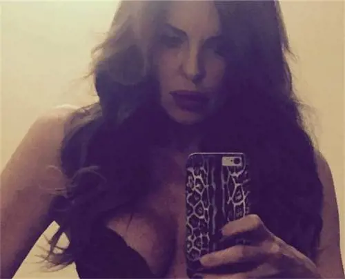 Alba Parietti: selfie hot su Instagram