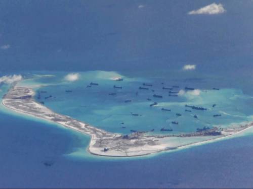 La Cina sfida gli Usa: missili sull'isola contesa