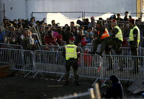 L'Austria se ne frega dell'Ue: da oggi controlli al confine