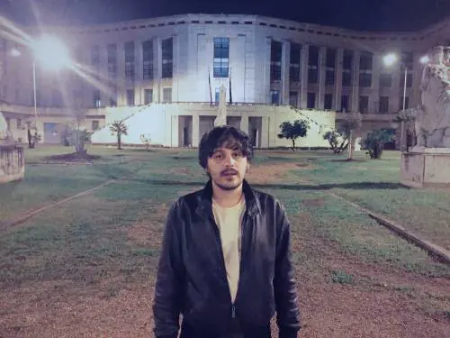 "Calcutta mi ha aggredito": scoppia il caos
