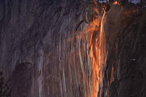 Le cascate di fuoco del Parco Nazionale di Yosemite: foto