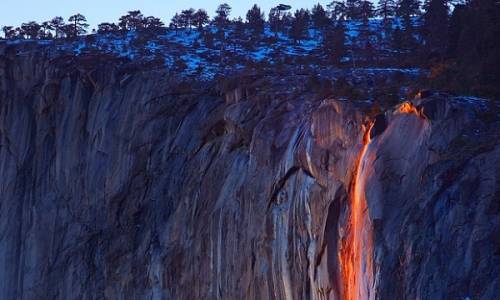 Yosemite Falls, l'incredibile illusione delle cascate di fuoco