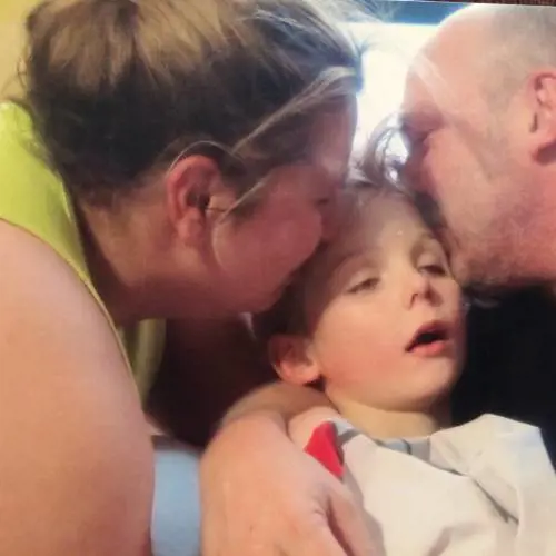 "Questo è nostro figlio pochi minuti prima che la meningite se lo portasse via"