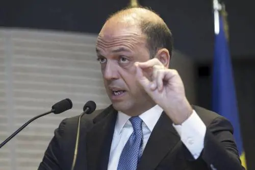 Le divisioni dell'Ncd e la politica dei tre forni