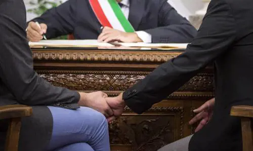 "Sì all'assegno di mantenimento", svolta della Cassazione sulle unioni civili: cosa cambia