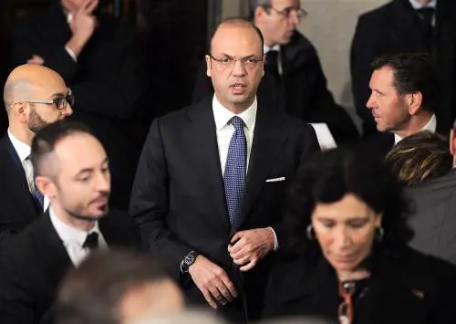 Unioni civili con fiducia. Alfano va sulla graticola