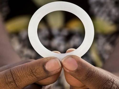 L'anello vaginale da 5 dollari che protegge le donne dall'Hiv
