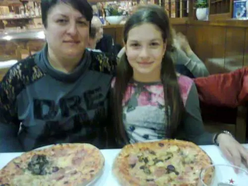 "Ecco come ha squartato sua madre": la confessione choc della fidanzata dell'assassino romeno