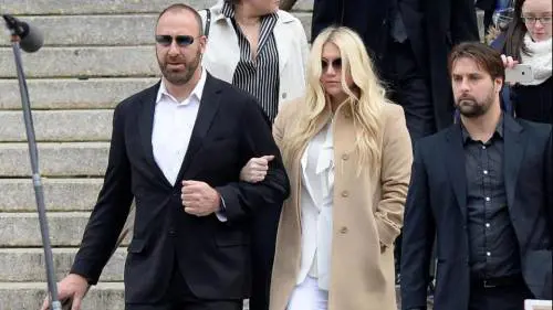 Kesha: "Ragazze abusate, non state in silenzio"