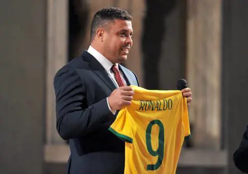 Ronaldo compie 41 anni: sfida a colpi di video tra Inter e Milan