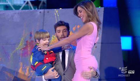 Belen e Stefano, scoppia di nuovo la passione in diretta tv