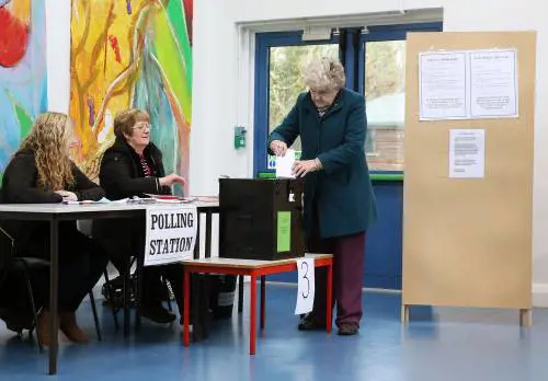 Elezioni in Irlanda, governo senza maggioranza