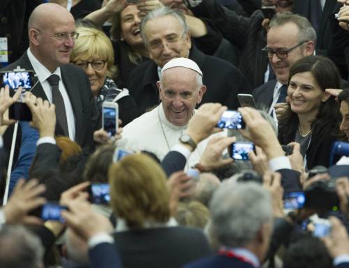 Papa Francesco agli imprenditori: "Troppi giovani prigionieri della precarietà"