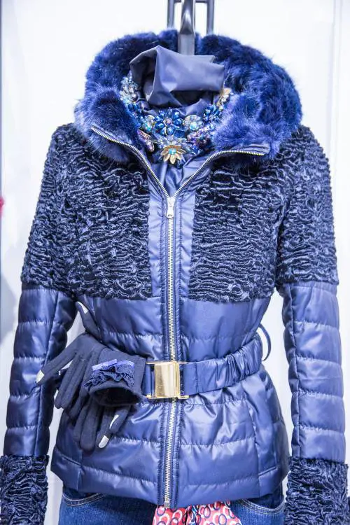 Il prêt-à-porter donna a Mipap si colora di blu