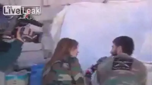 Cecchini colpiscono il cameraman e i telespettatori vedono tutto