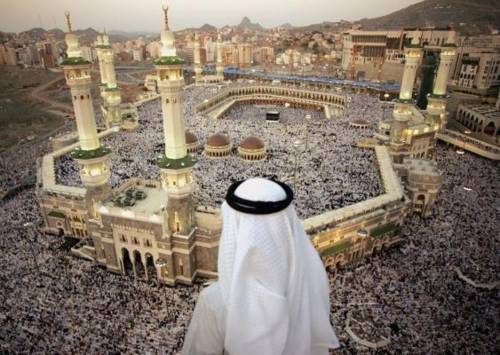 "Sono ateo". L'Arabia Saudita lo condanna a 10 anni di carcere e 2mila frustate