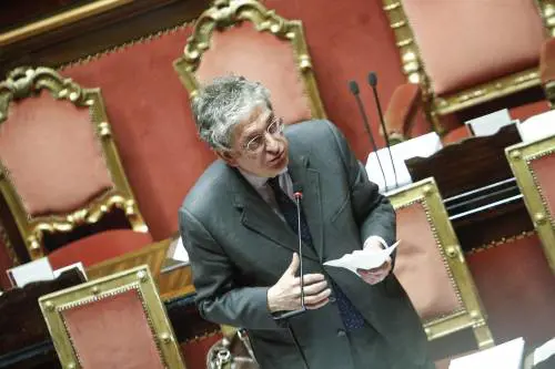 Renzi in campagna elettorale: "Taglio dell'Irpef già dal 2017"