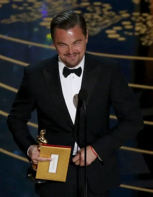 Il gesto di DiCaprio: coincidenza o messaggio subliminale?