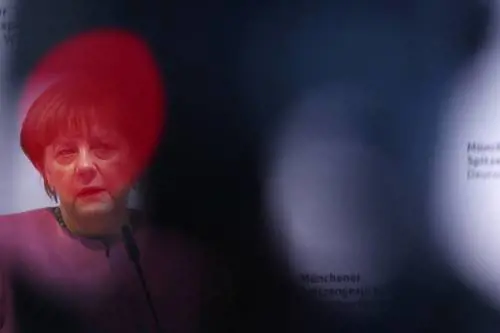La Merkel ci fa la predica sull'accoglienza: "È un mio benedetto dovere"