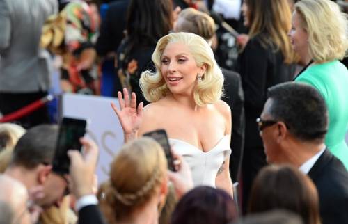 Lady Gaga agli Oscar 2016: foto