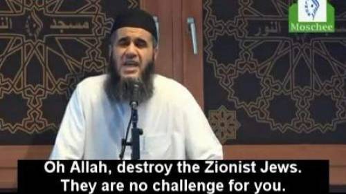 Danimarca, imam choc cita la sharia: "Le adultere vanno lapidate"