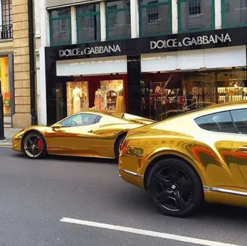 Il lusso sfrenato dei "ragazzi ricchi" di Londra: foto